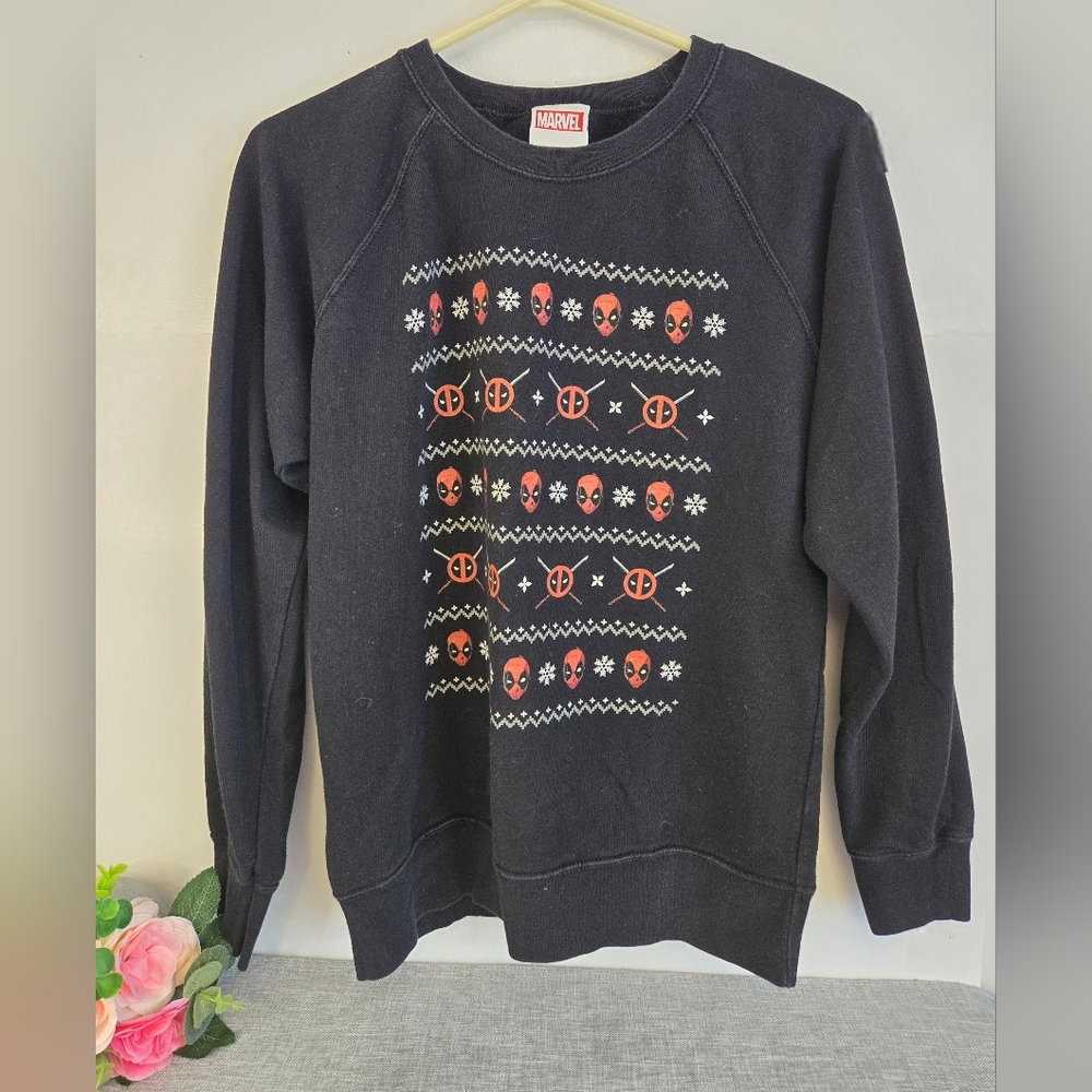 Deadpool Marvel Christmas Pullover Sweater Women Size M Black